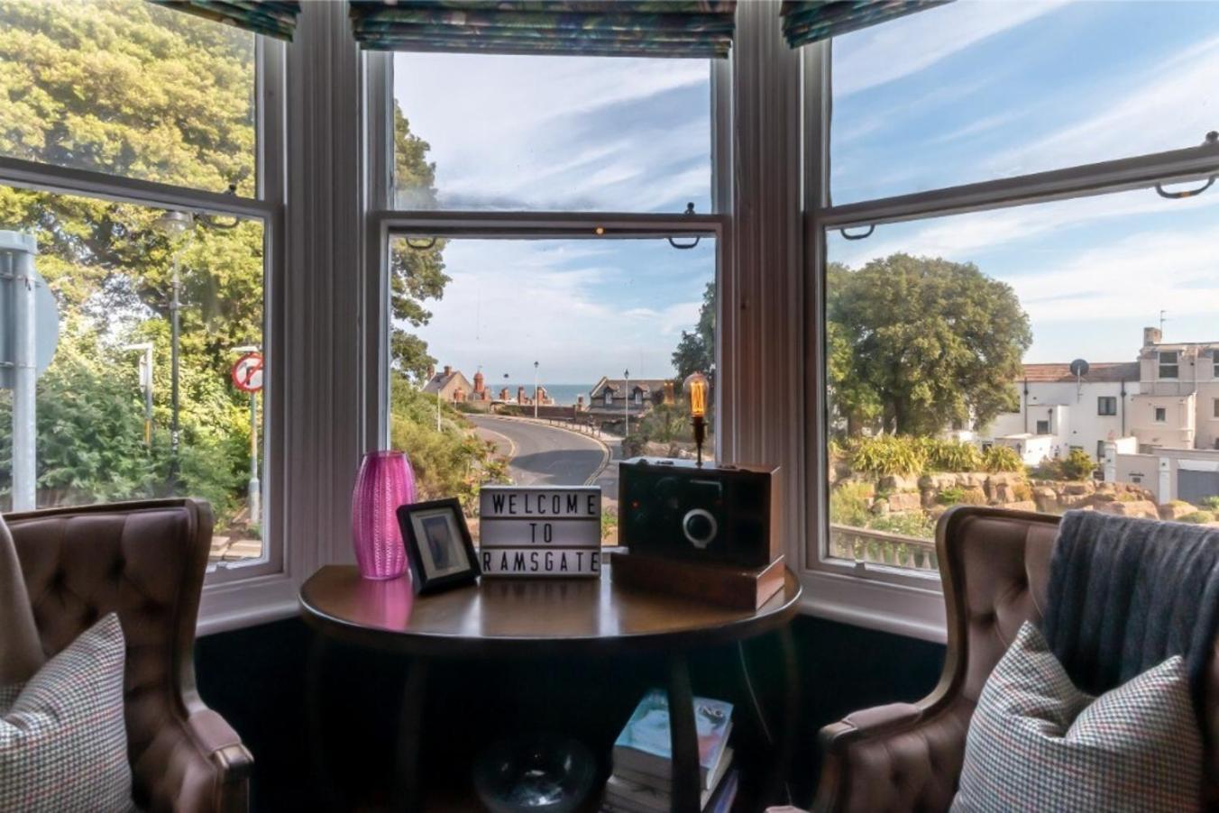 Victorian Apartment With Sea Views By Adliv Host 램즈게이트 외부 사진